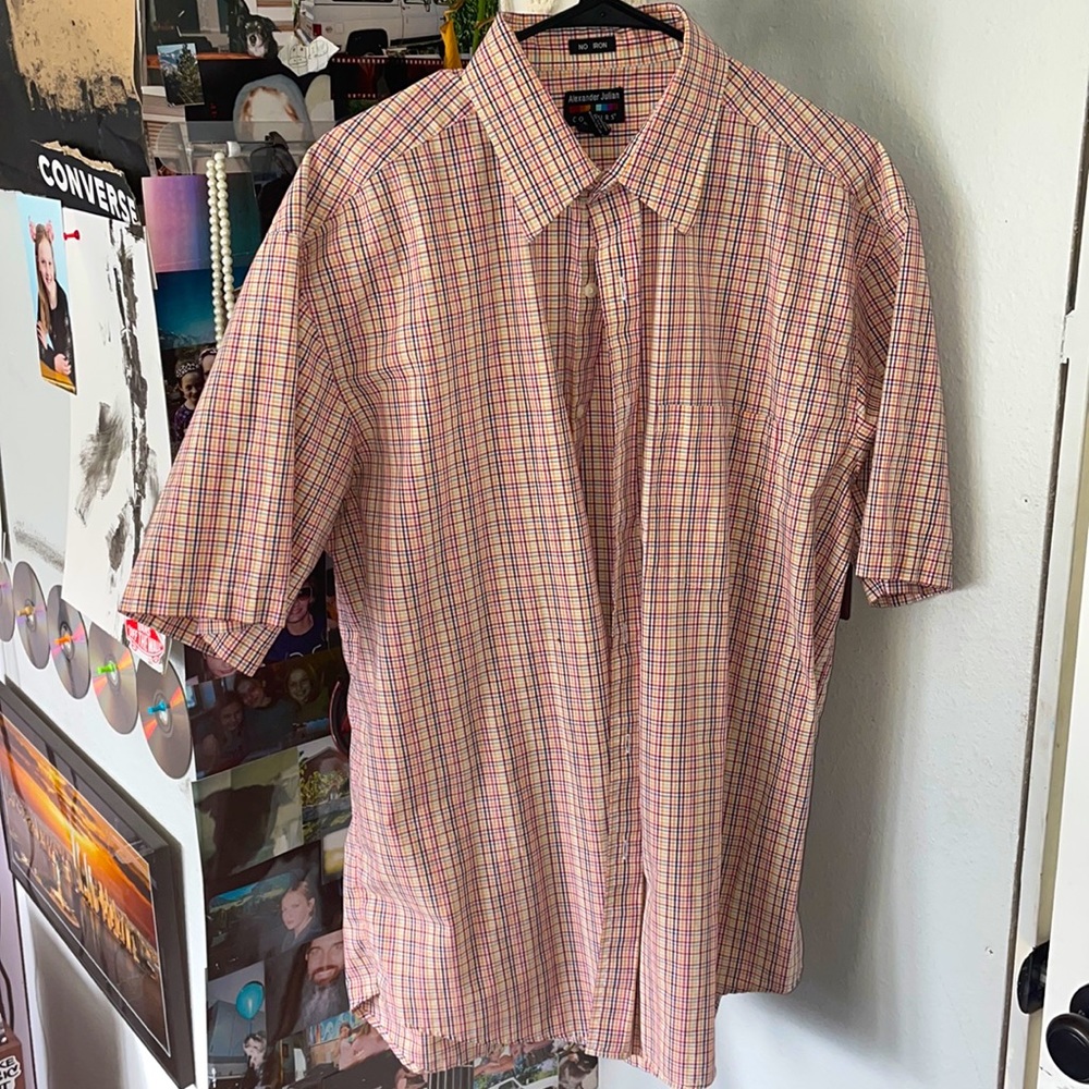 Button down - Picture 1 of 2